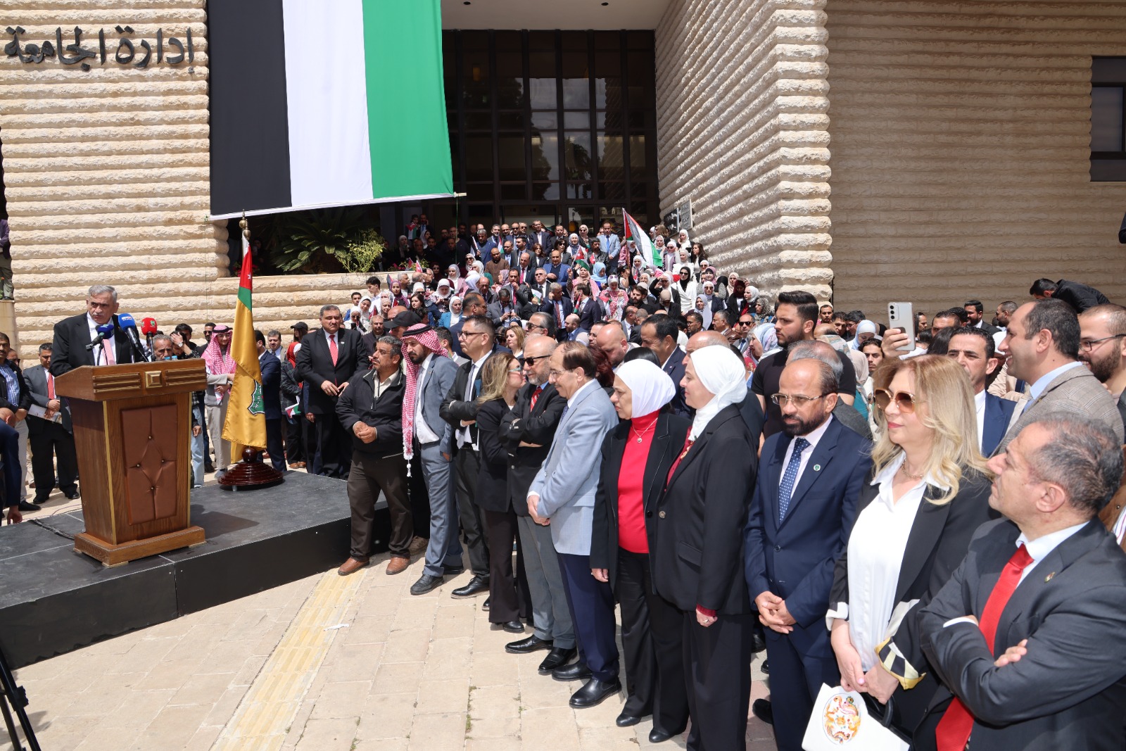 Madar Al-Saa Images 0.8830323933011454