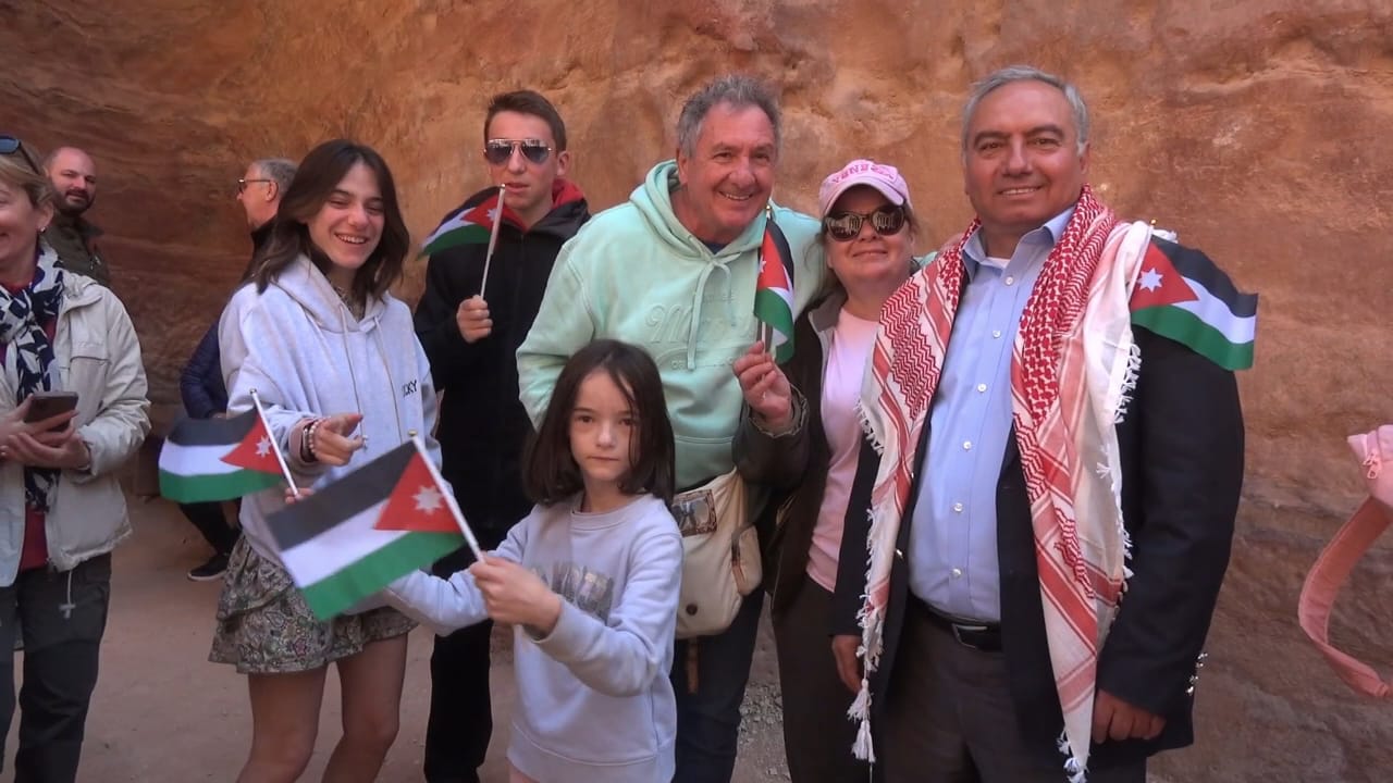 Madar Al-Saa Images 0.39737289118444685