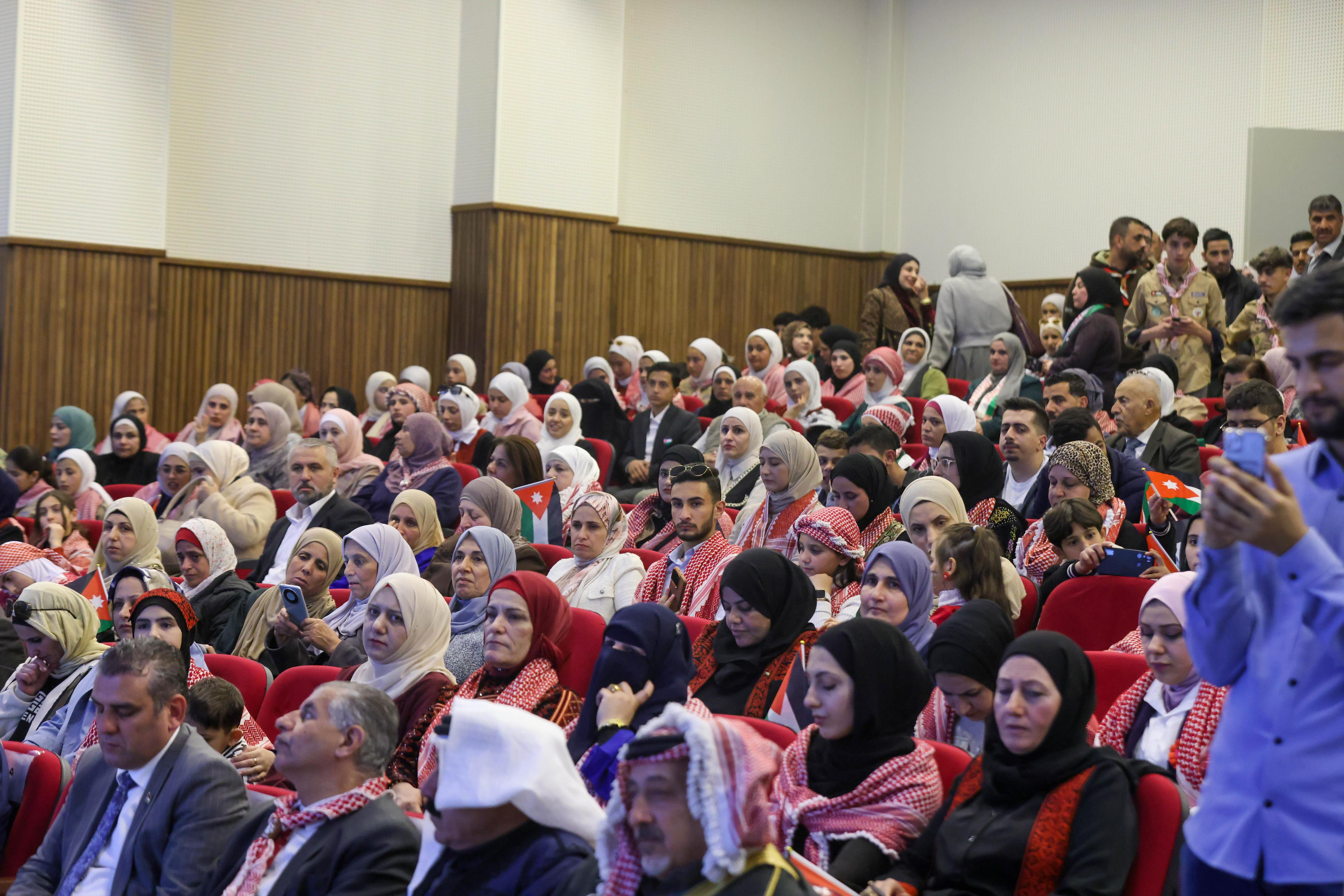 Madar Al-Saa Images 0.23572943047185413