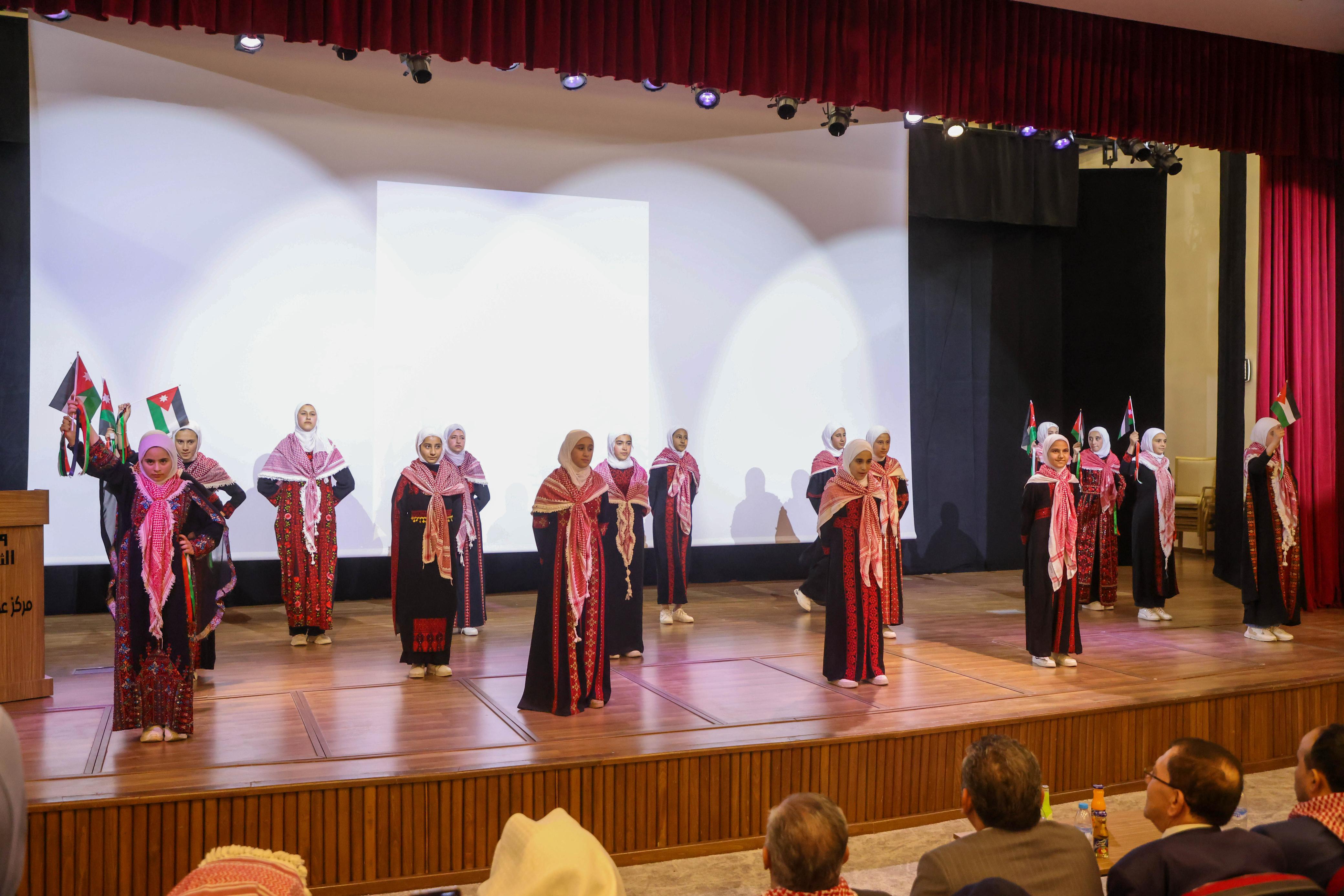 Madar Al-Saa Images 0.09193299062004046