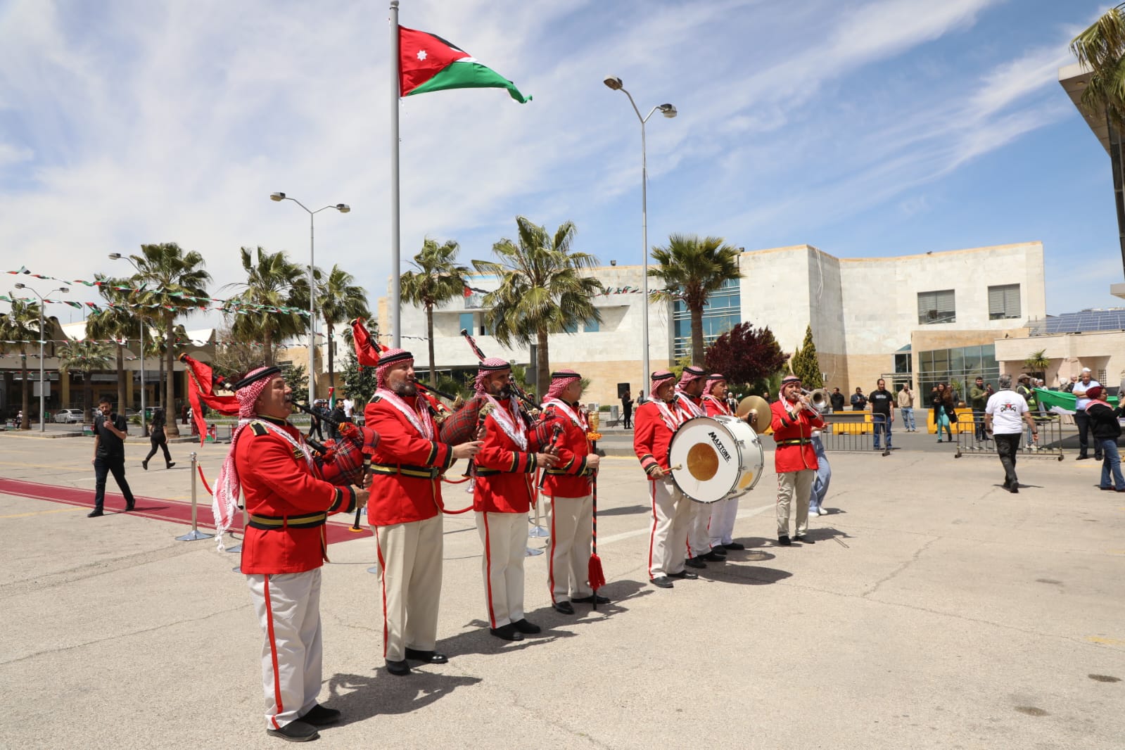 Madar Al-Saa Images 0.8035075094746936