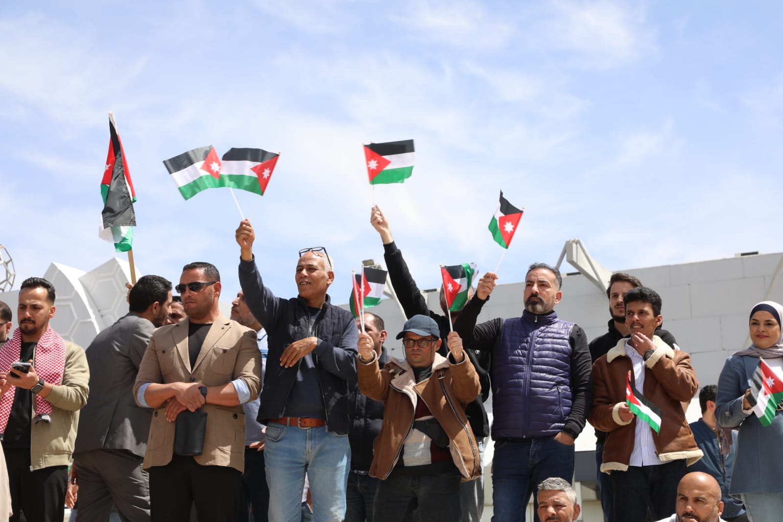 Madar Al-Saa Images 0.46173508009911546