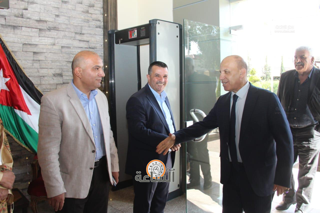 Madar Al-Saa Images 0.46359646152698186