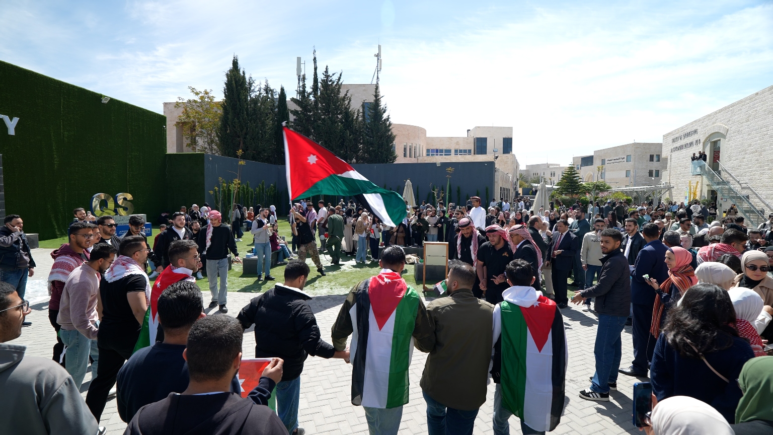 Madar Al-Saa Images 0.2535765629799066