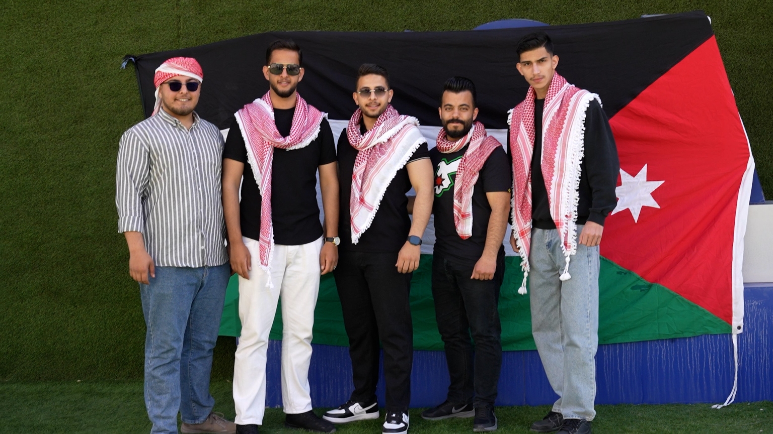 Madar Al-Saa Images 0.4553306538436158