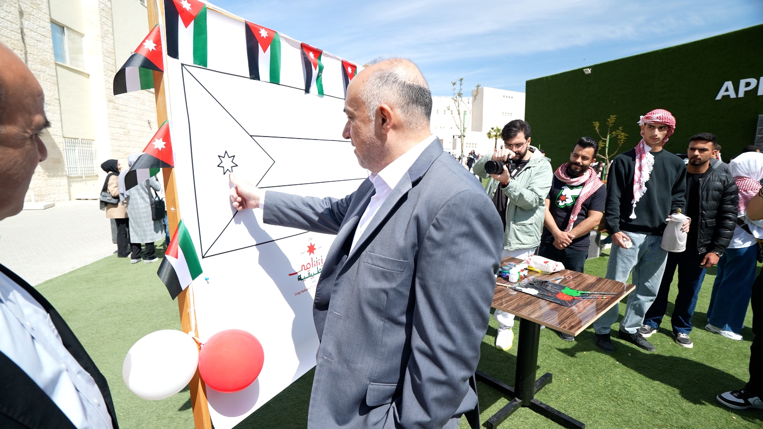 Madar Al-Saa Images 0.4250841481002364