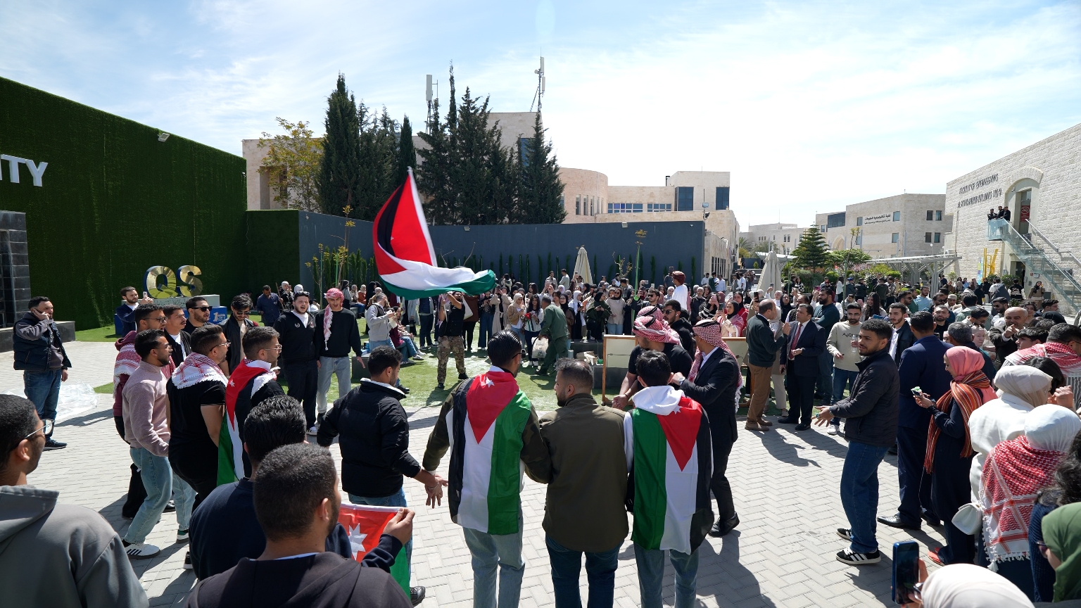 Madar Al-Saa Images 0.9067715209150058