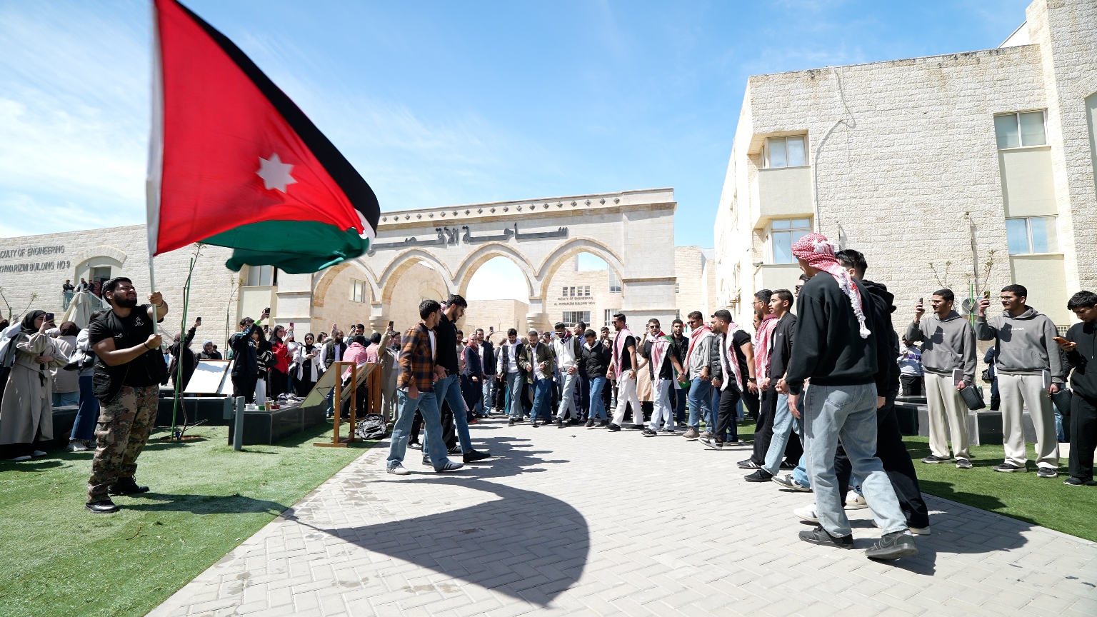 Madar Al-Saa Images 0.08792283722548011