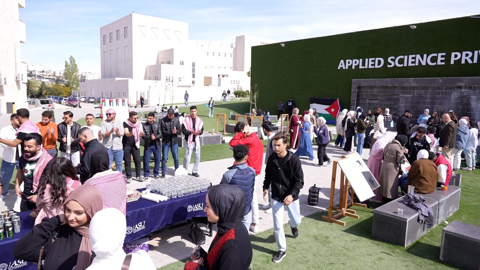 Madar Al-Saa Images 0.6454666703349886