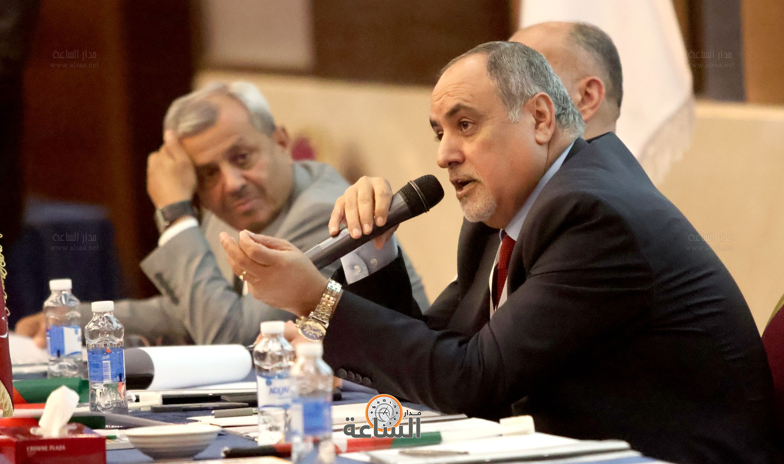 Madar Al-Saa Images 0.8644354132779517