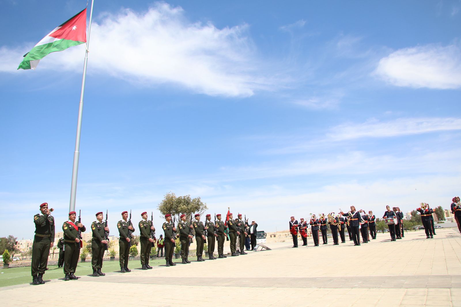 Madar Al-Saa Images 0.10985150817749345