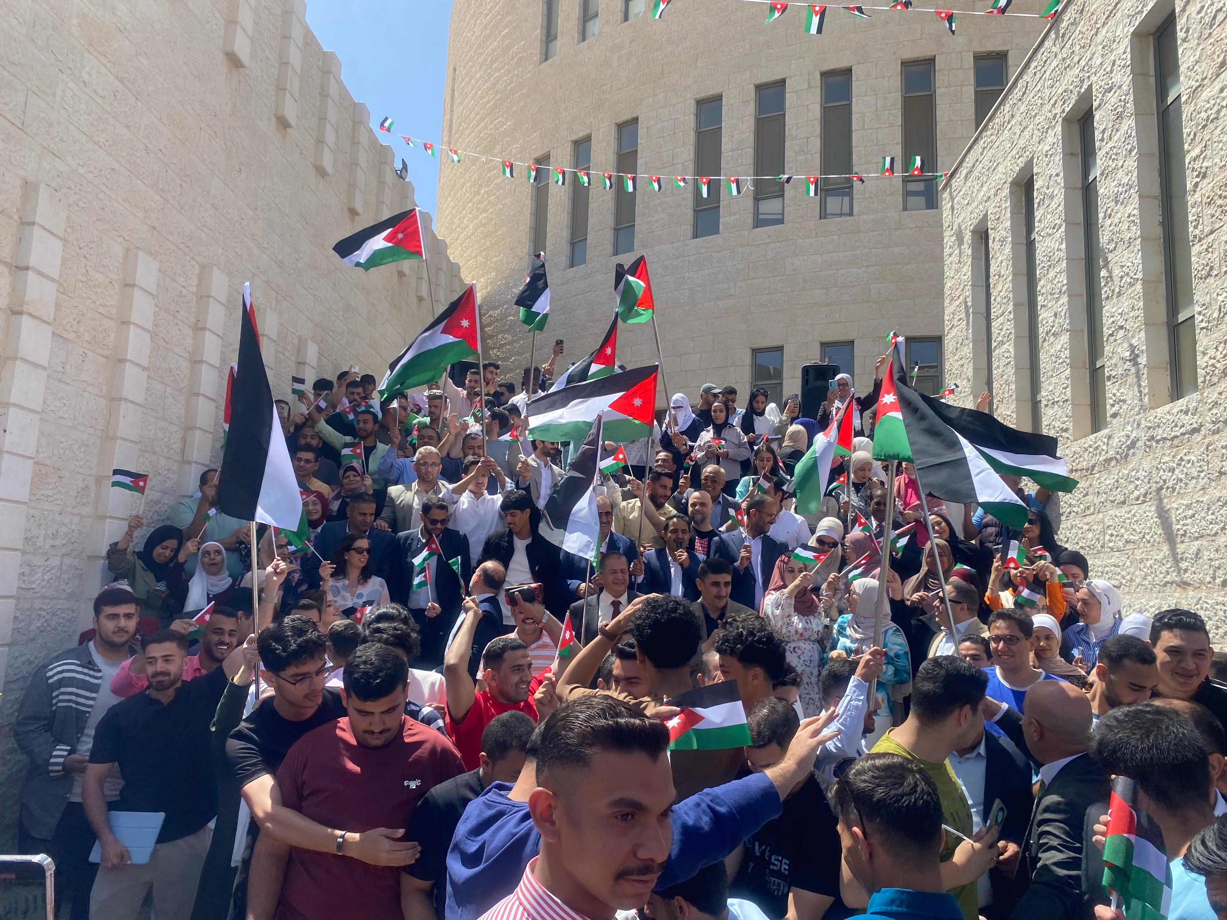 Madar Al-Saa Images 0.35033133715529796