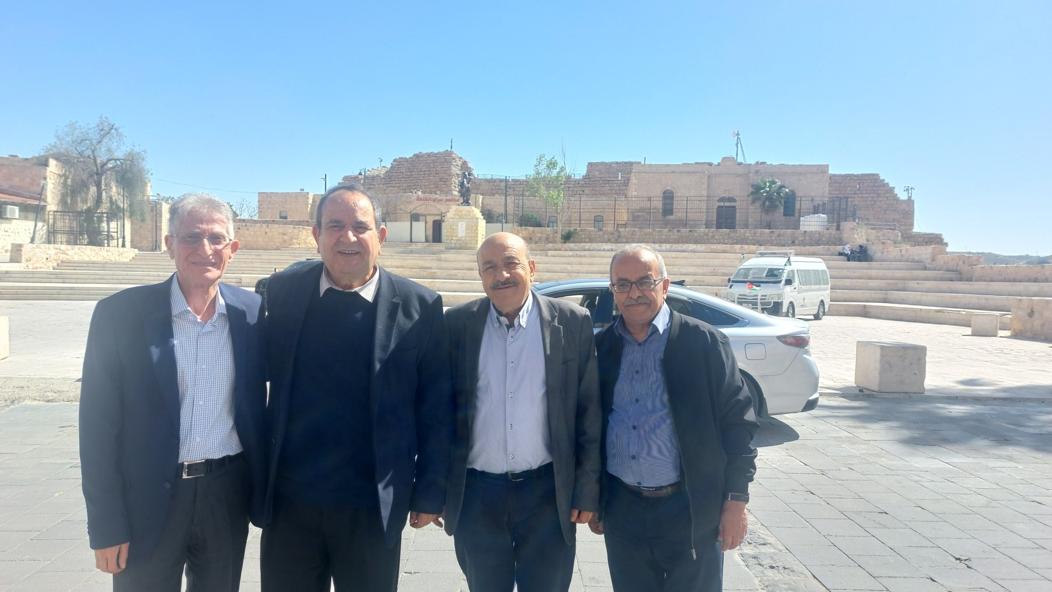 Madar Al-Saa Images 0.9078620514198653