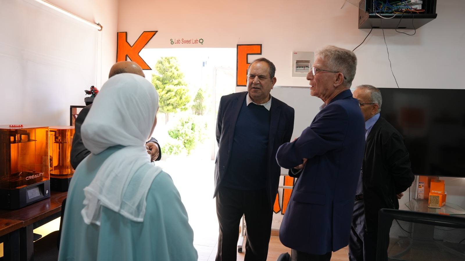 Madar Al-Saa Images 0.25544173328263864