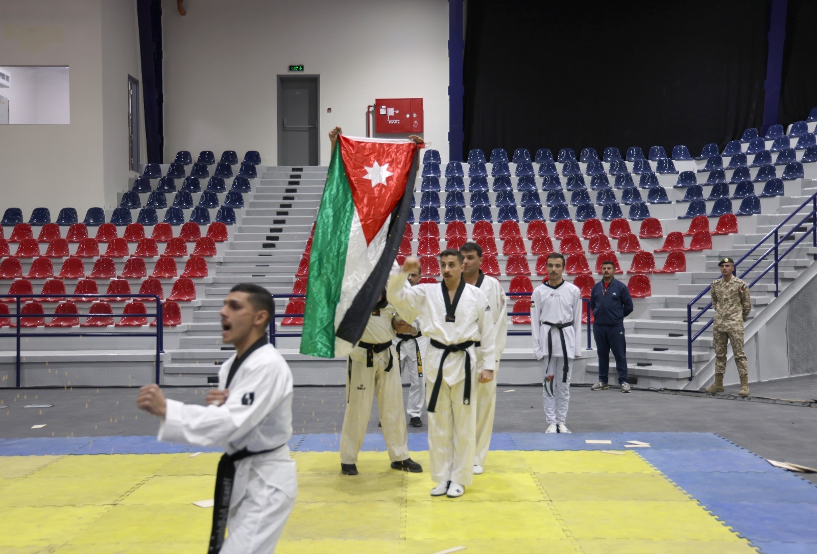 Madar Al-Saa Images 0.10312464776787988