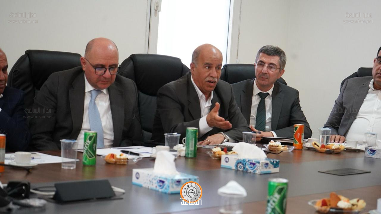 Madar Al-Saa Images 0.9840974424294209