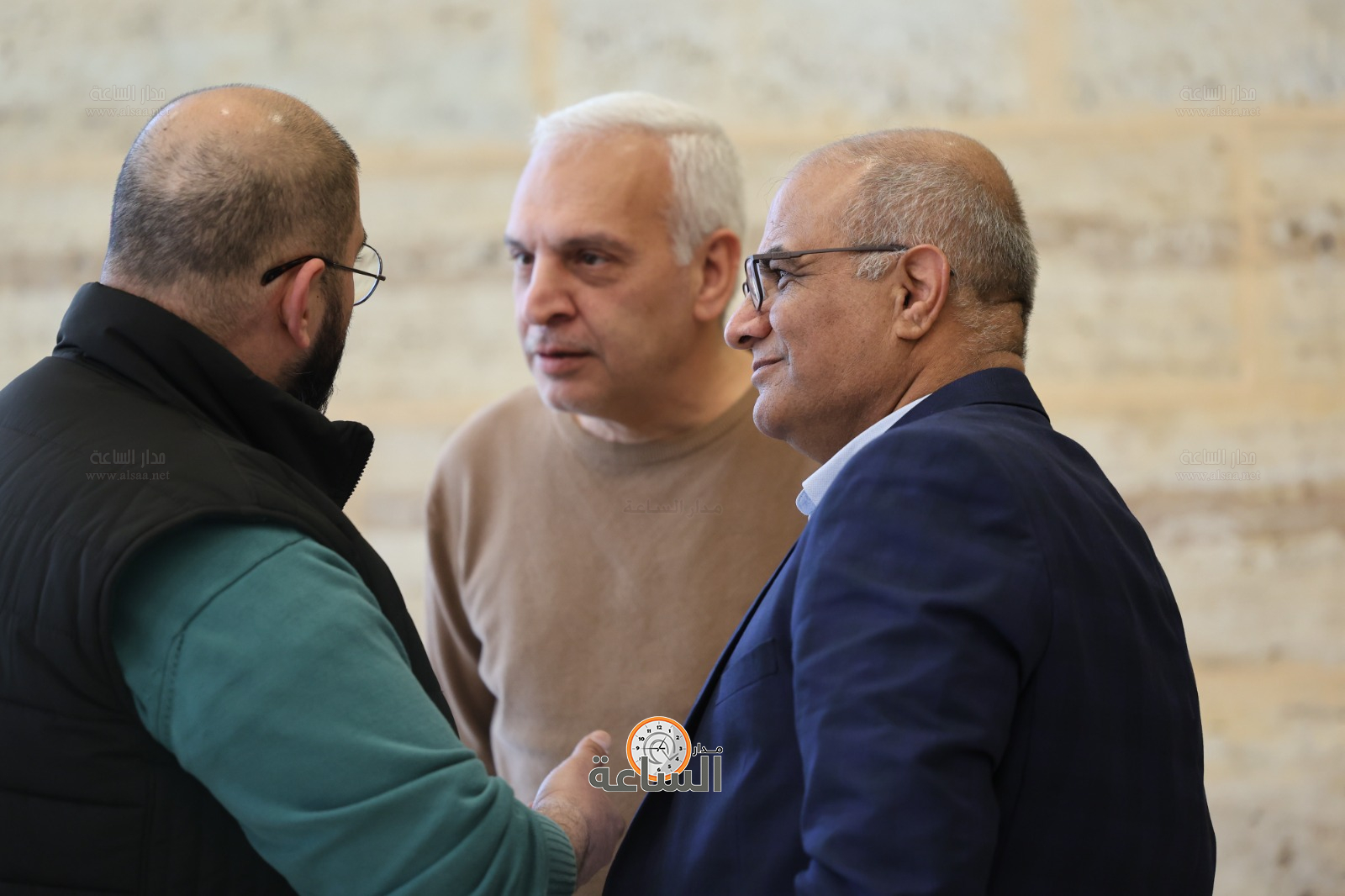 Madar Al-Saa Images 0.2533496563188894