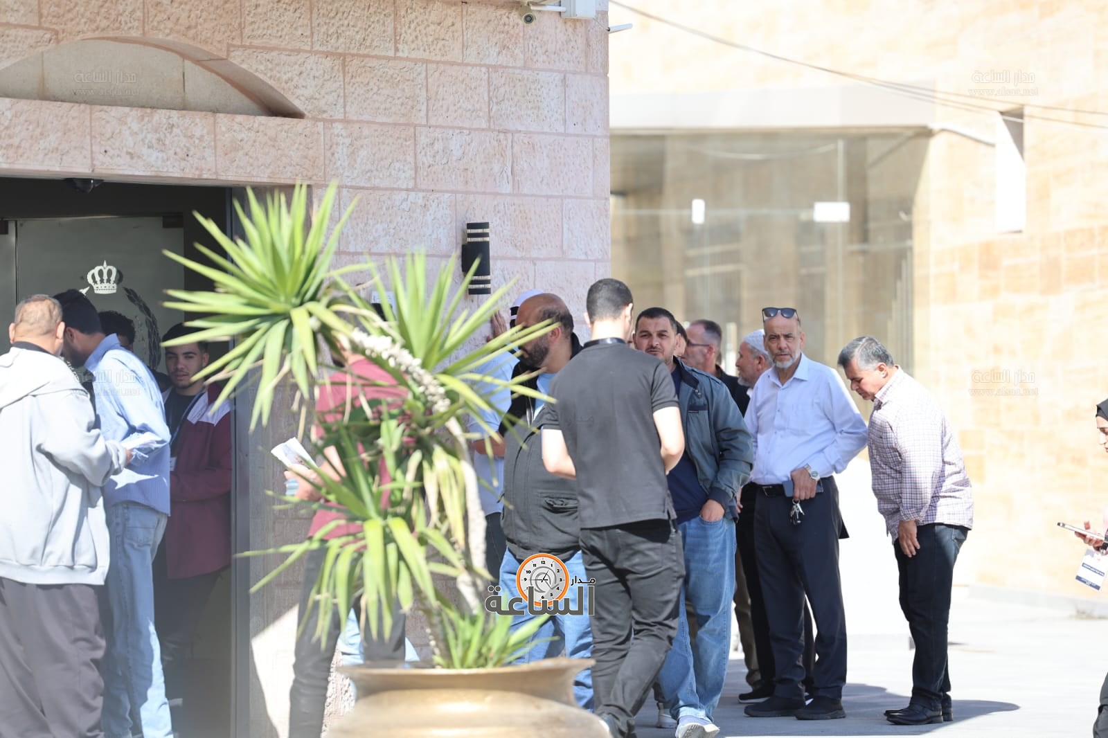 Madar Al-Saa Images 0.05691038876938048