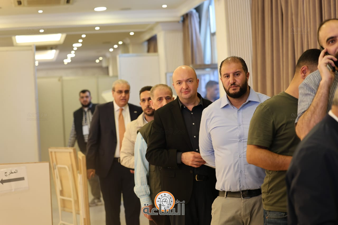 Madar Al-Saa Images 0.993385629917271