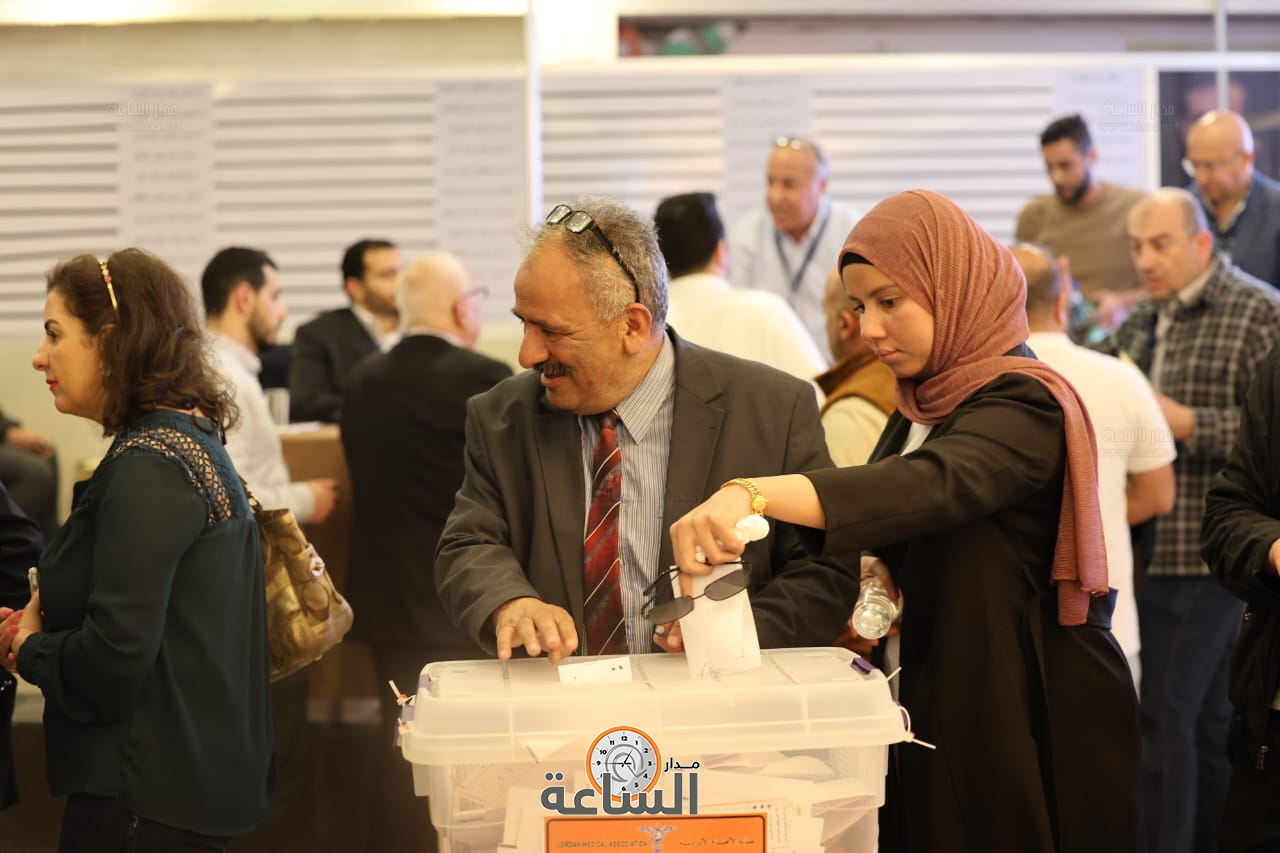 Madar Al-Saa Images 0.4358817421120541