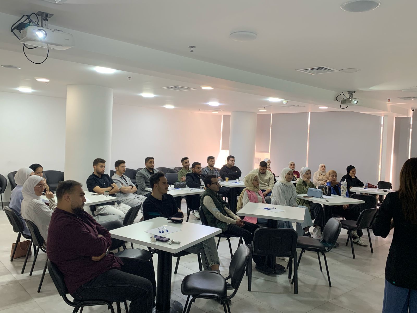 Madar Al-Saa Images 0.7427740180180078