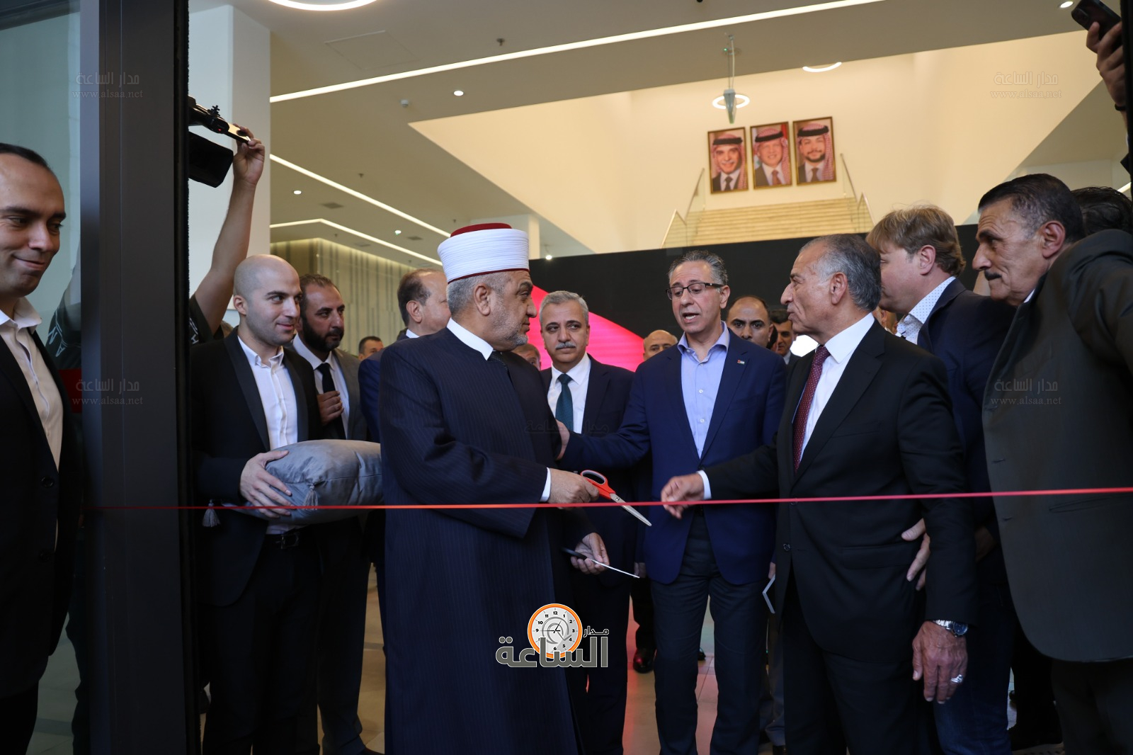 Madar Al-Saa Images 0.6408860575456605