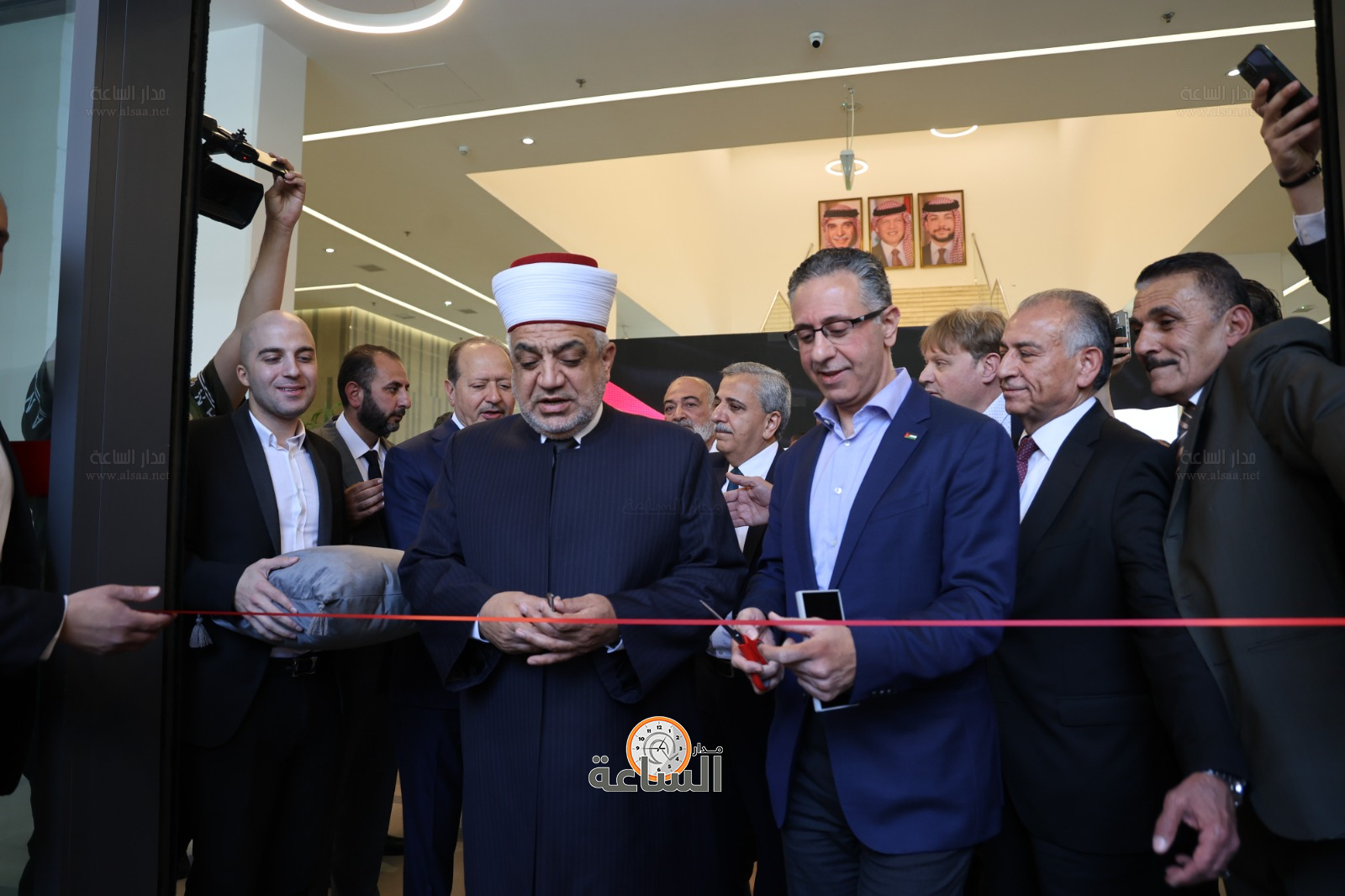 Madar Al-Saa Images 0.05324312358554684