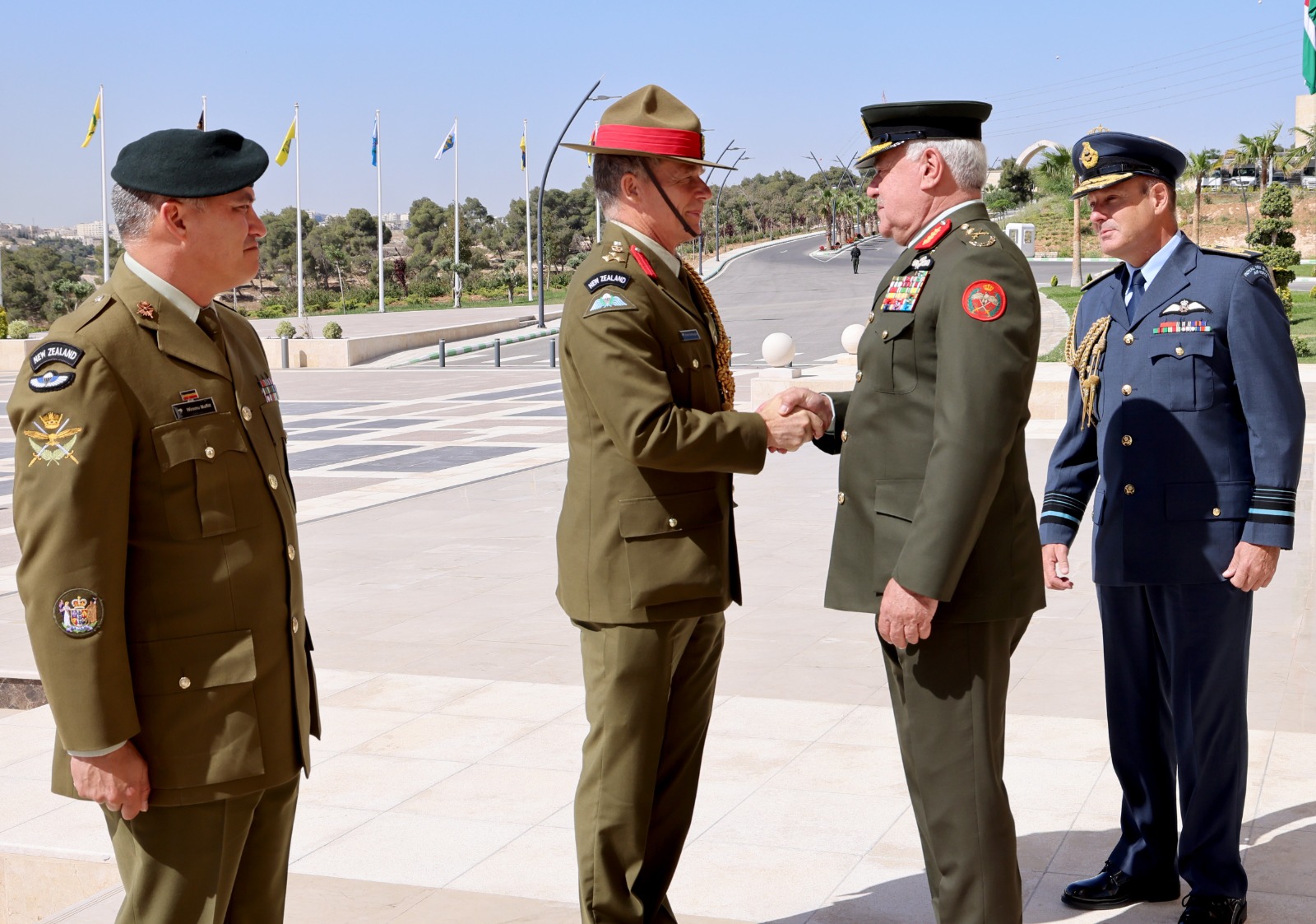 Madar Al-Saa Images 0.432765322232771