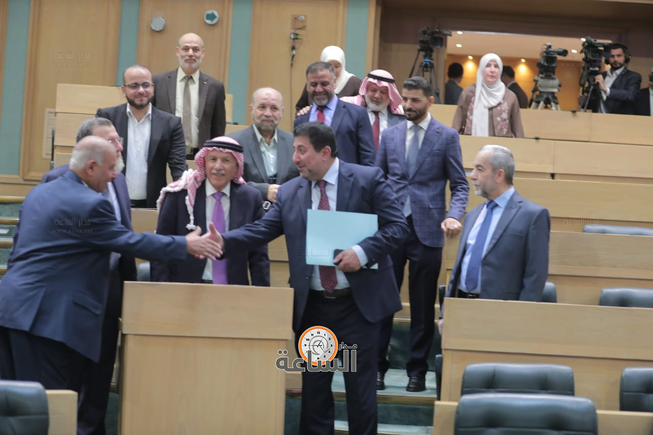 Madar Al-Saa Images 0.5058008413086559