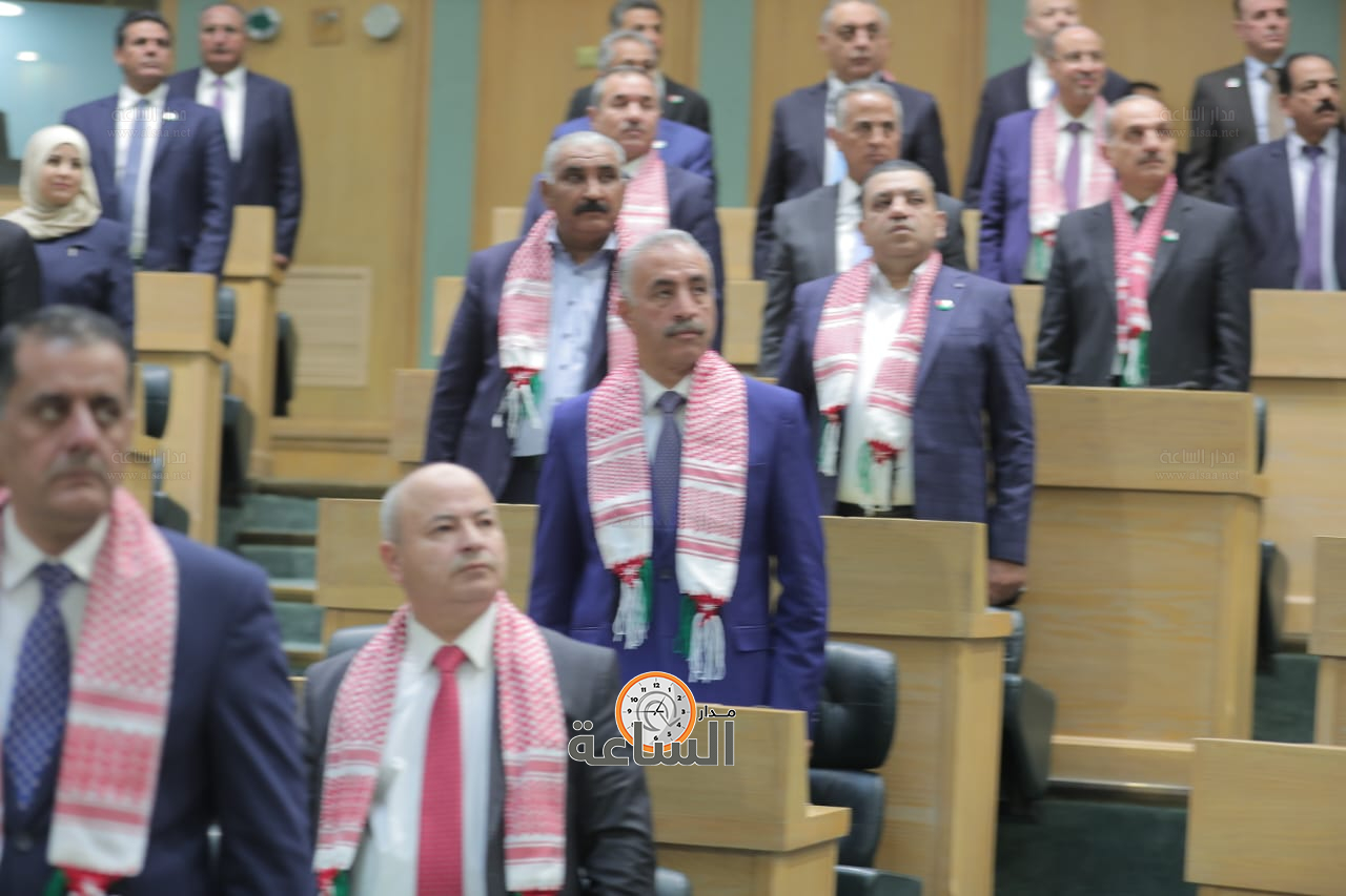 Madar Al-Saa Images 0.389802240265235