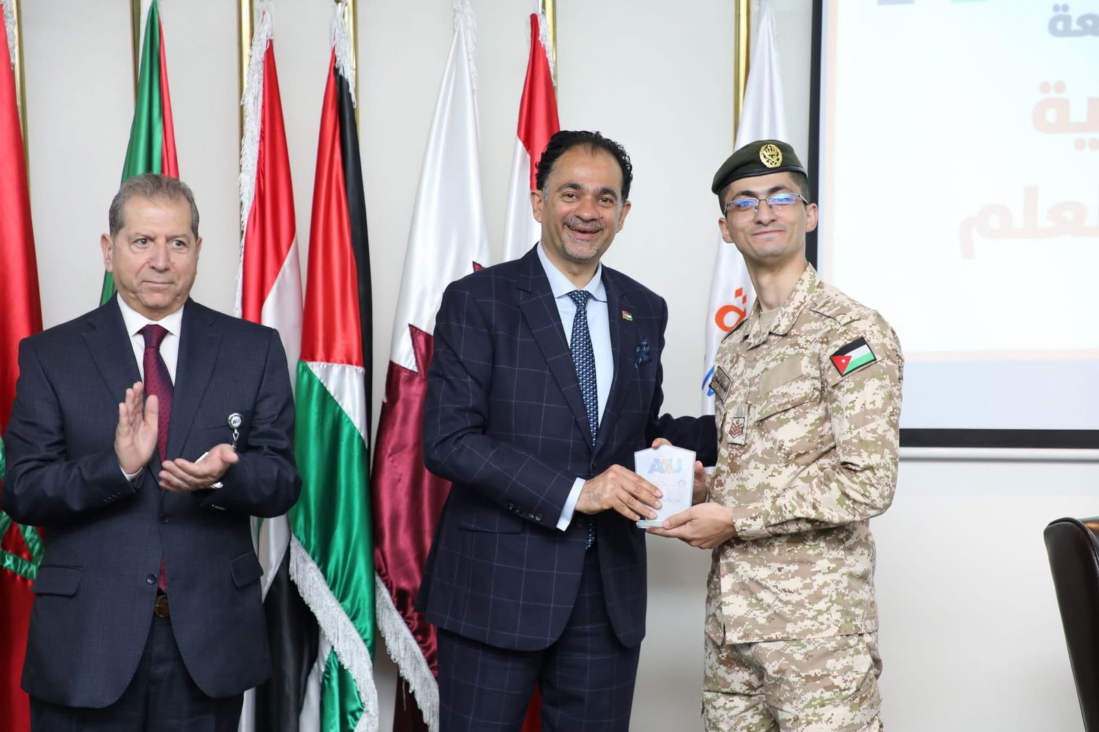 Madar Al-Saa Images 0.8141605892577631