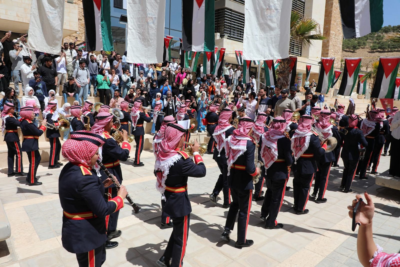 Madar Al-Saa Images 0.6689075571253492