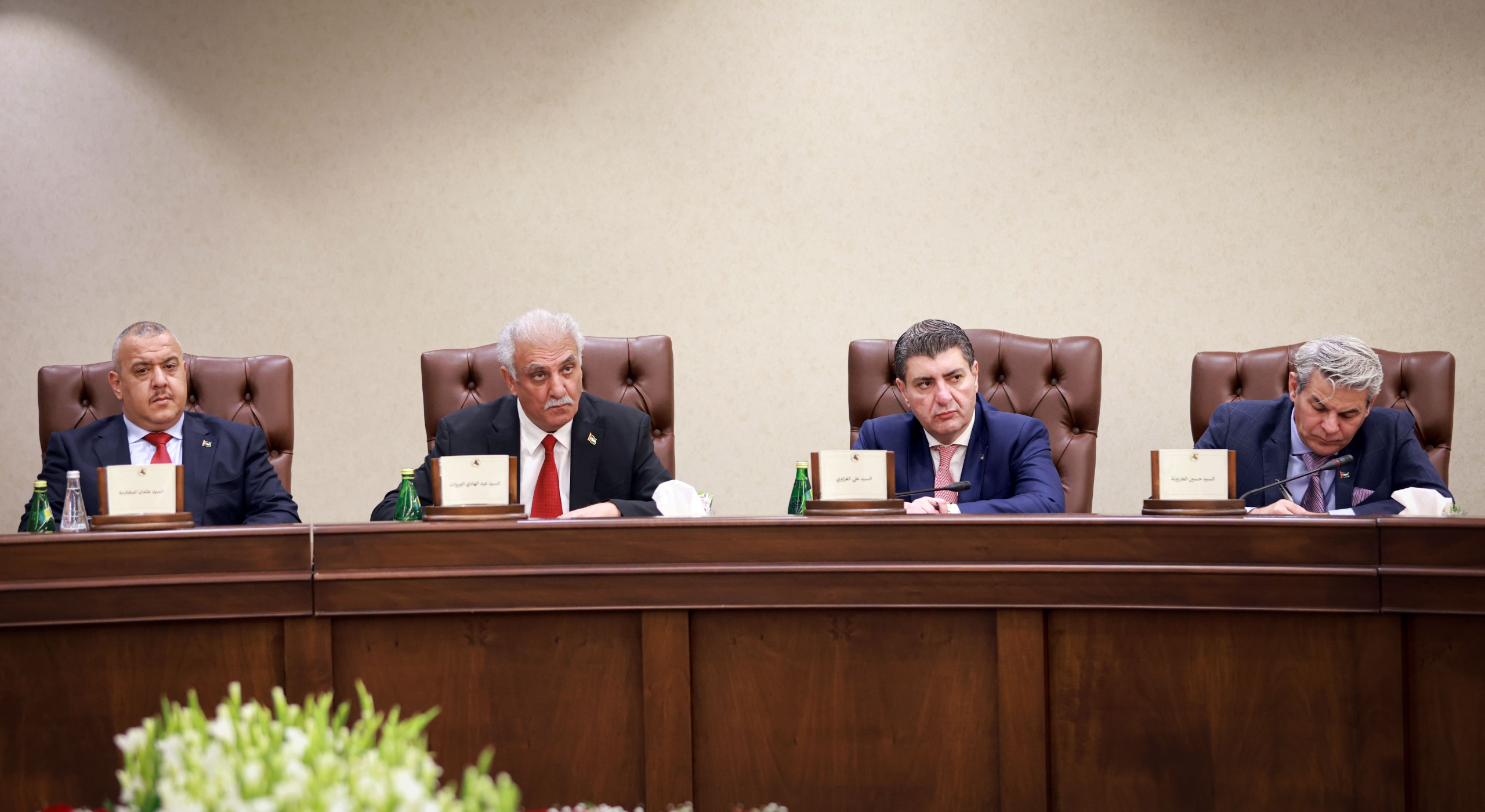 Madar Al-Saa Images 0.41987823079981124