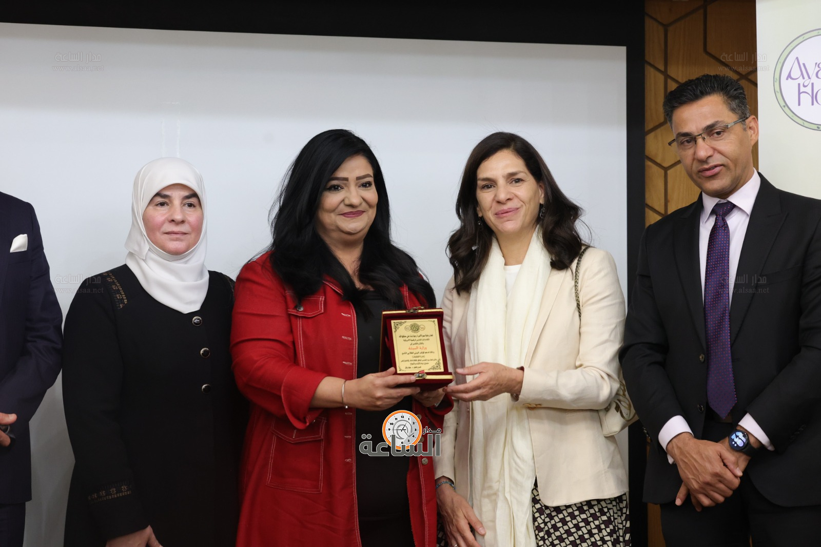 Madar Al-Saa Images 0.4289749486407076