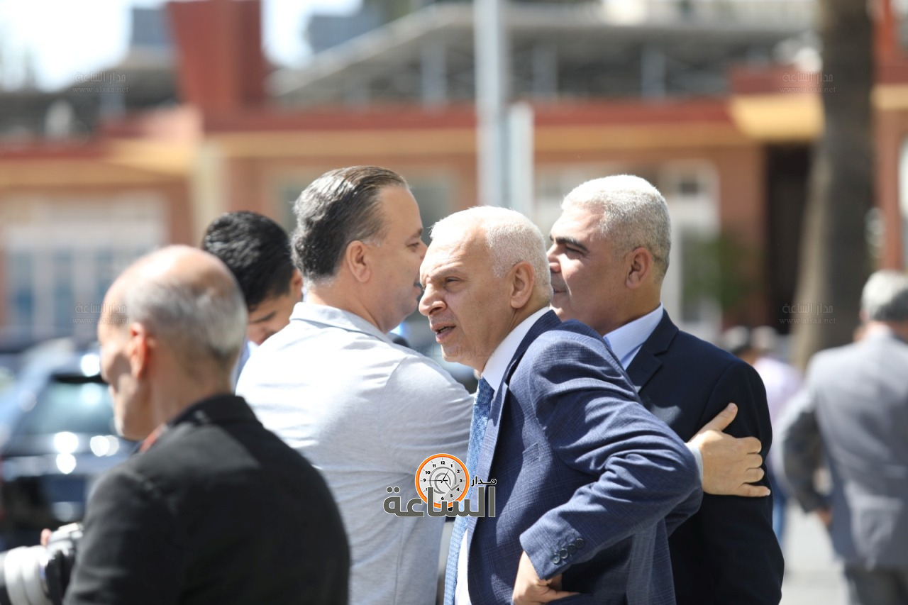 Madar Al-Saa Images 0.8643095452501899