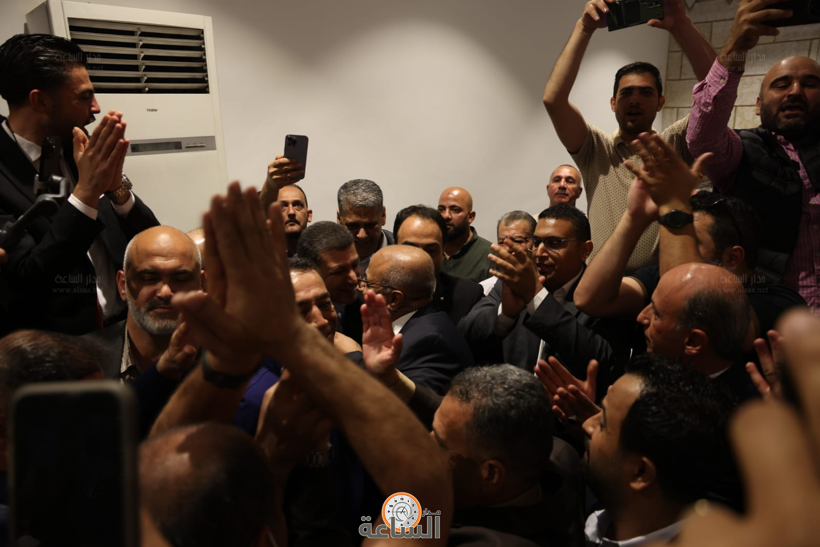 Madar Al-Saa Images 0.9977909871239616