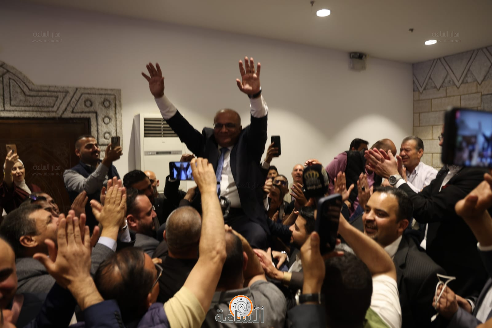 Madar Al-Saa Images 0.9722025693371538