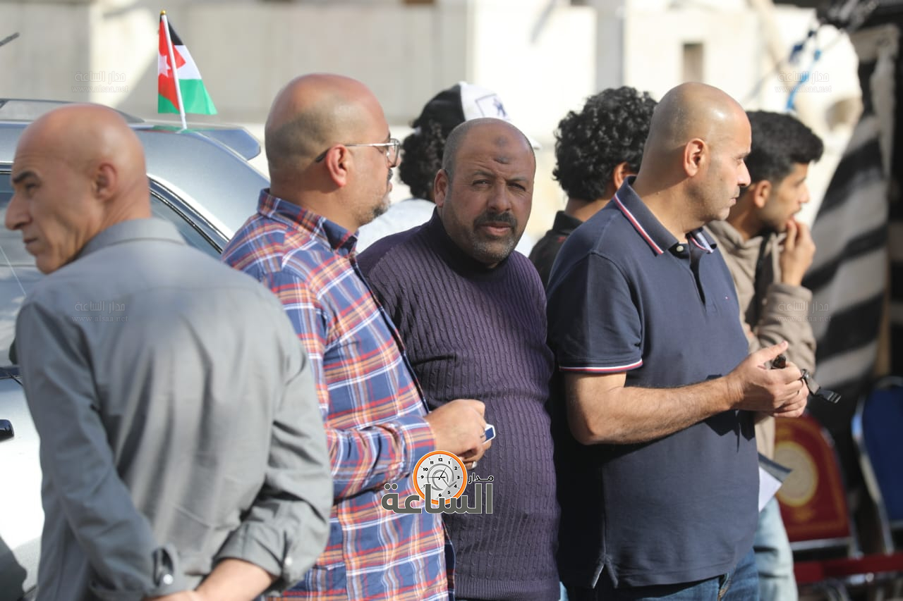 Madar Al-Saa Images 0.7357267342554776