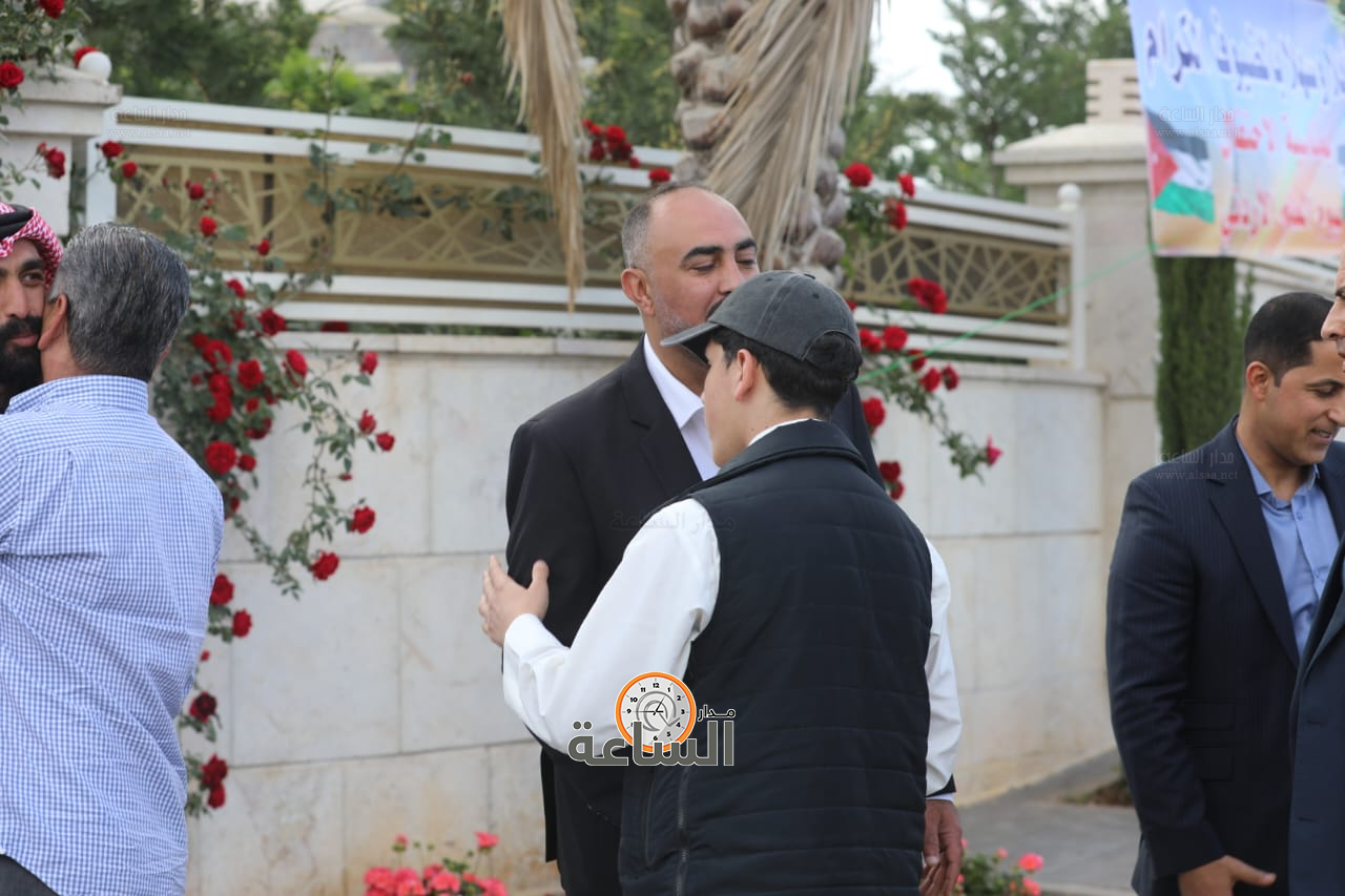 Madar Al-Saa Images 0.6422793443511572