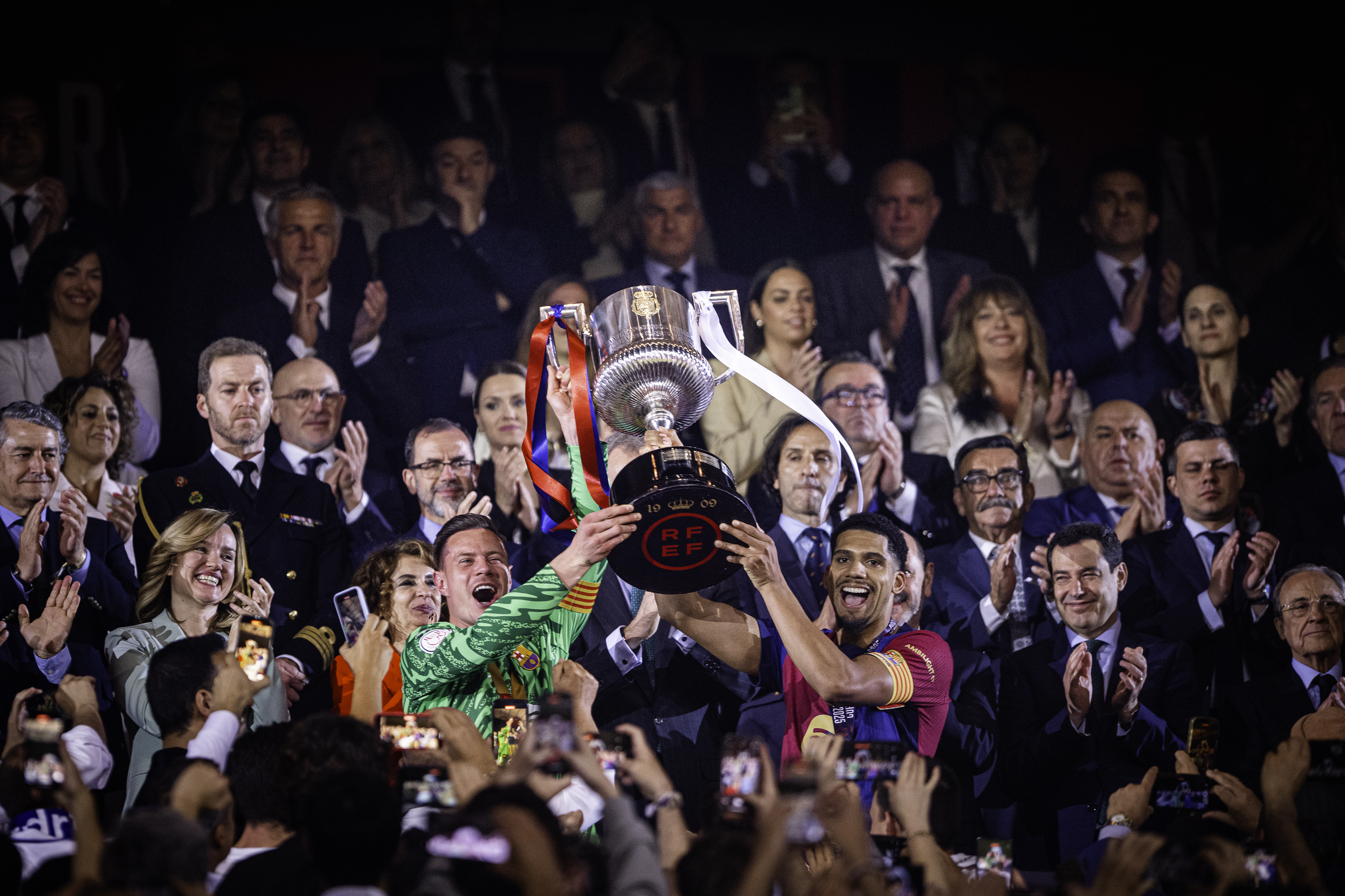 Madar Al-Saa Images 0.6142841918784381