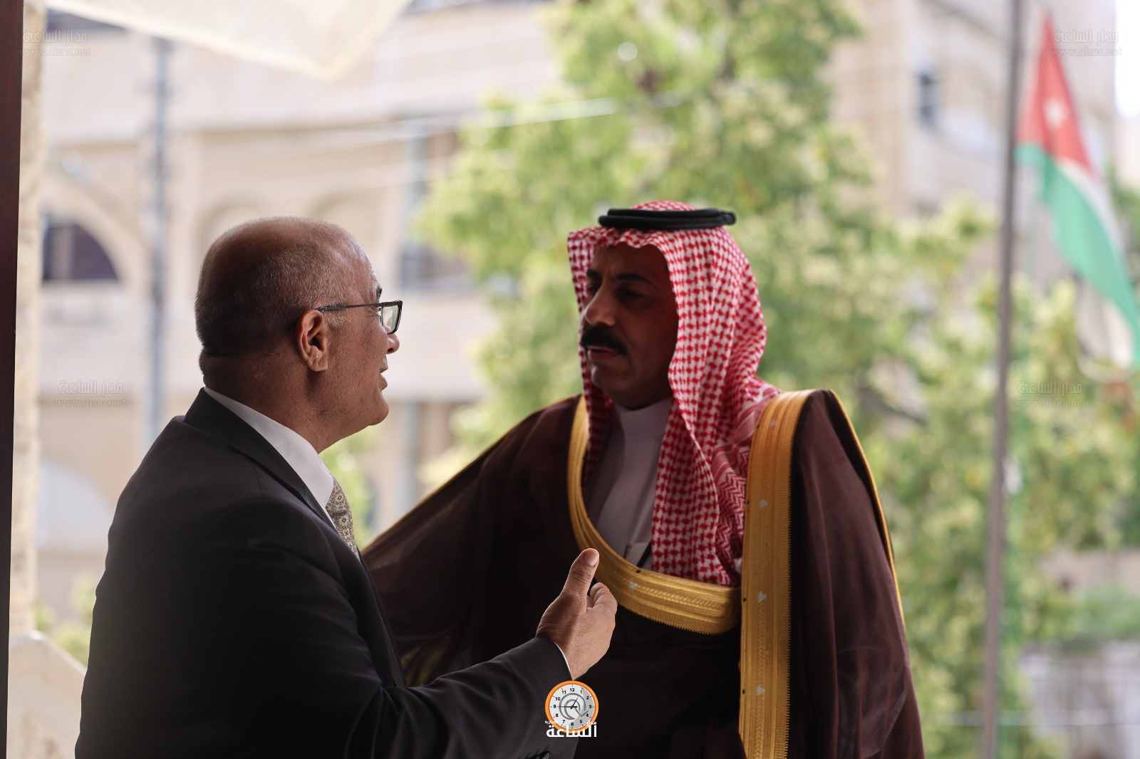 Madar Al-Saa Images 0.450973674627152