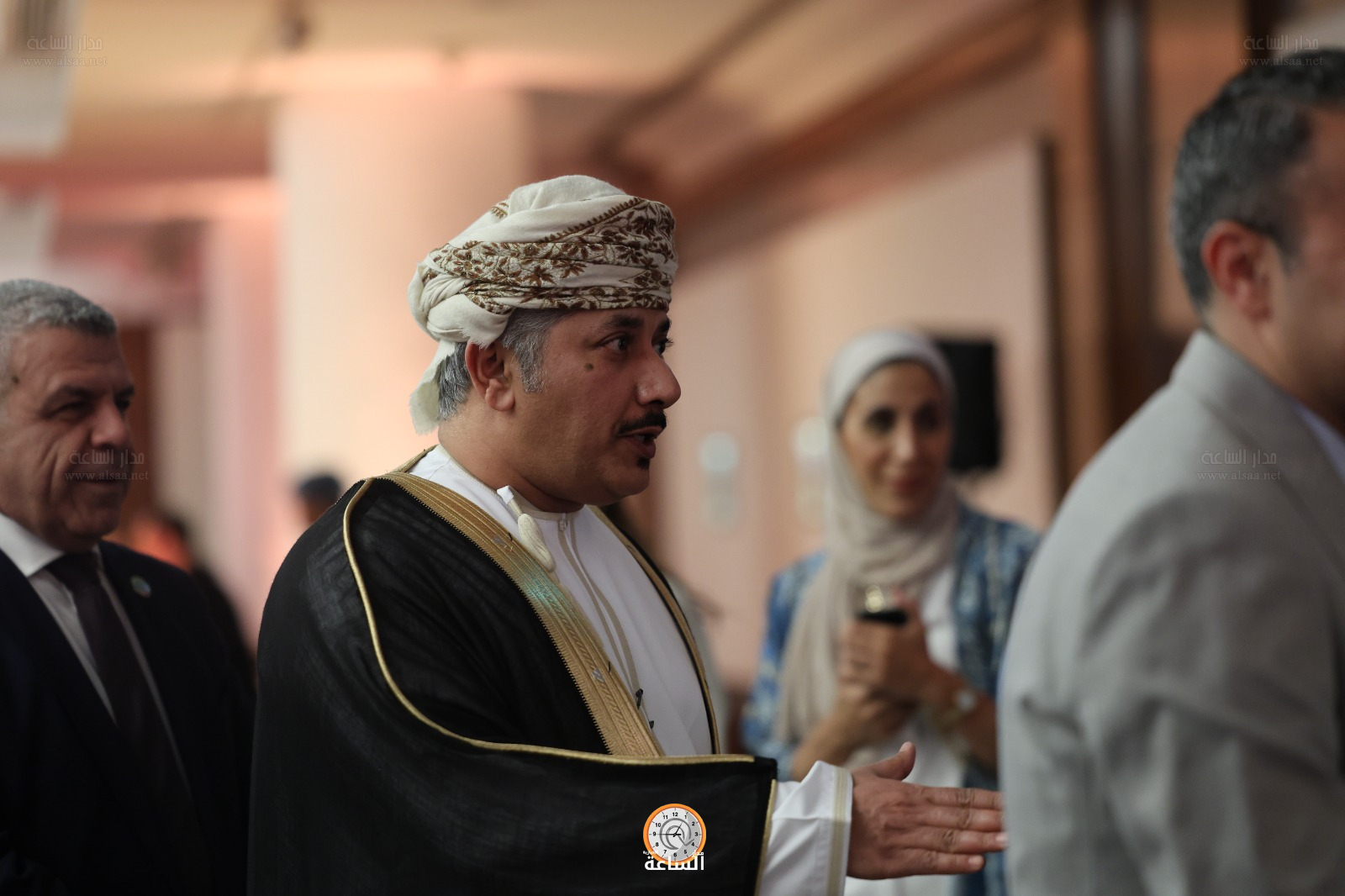 Madar Al-Saa Images 0.8869053387625367