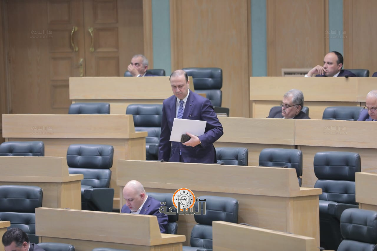 Madar Al-Saa Images 0.8771895000529576