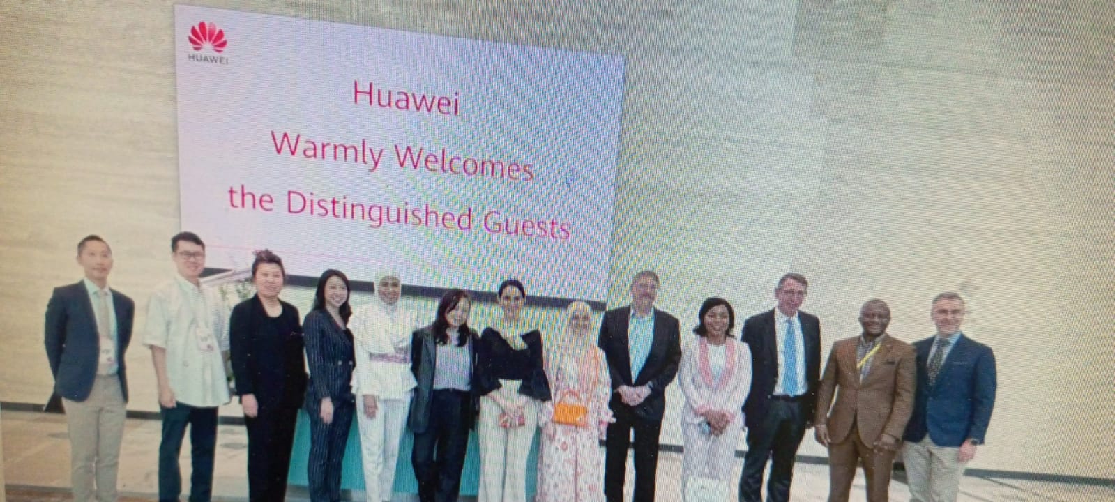 Madar Al-Saa Images 0.0005128059270511631