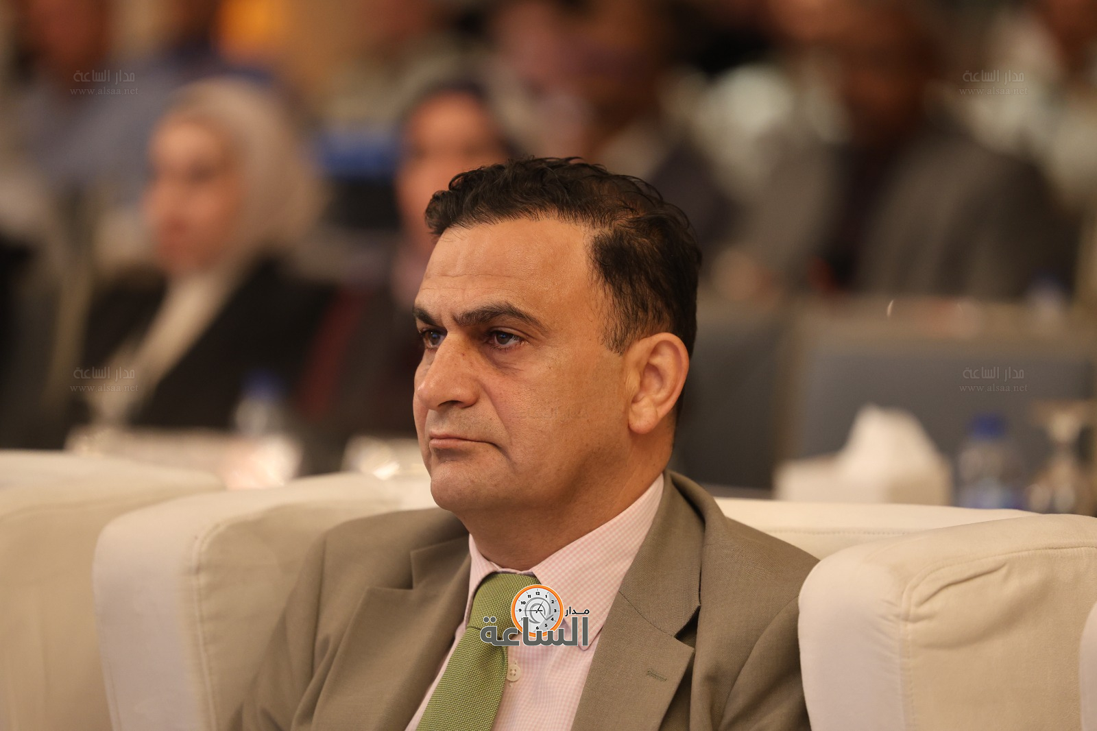 Madar Al-Saa Images 0.4111145571804876