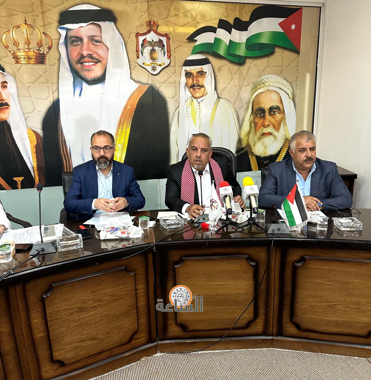 Madar Al-Saa Images 0.7833643357505912