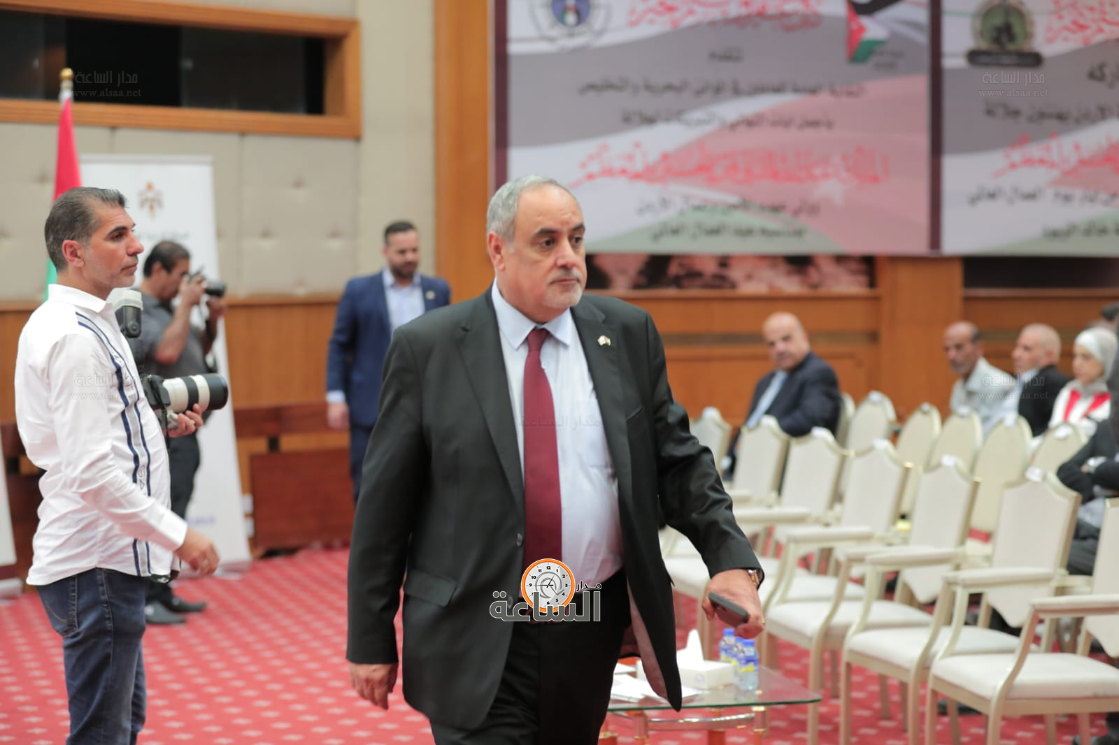 Madar Al-Saa Images 0.49022069267989365