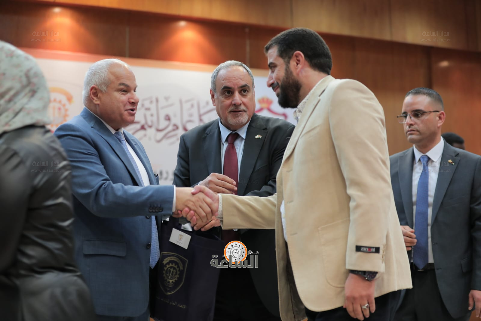 Madar Al-Saa Images 0.16076478099490488