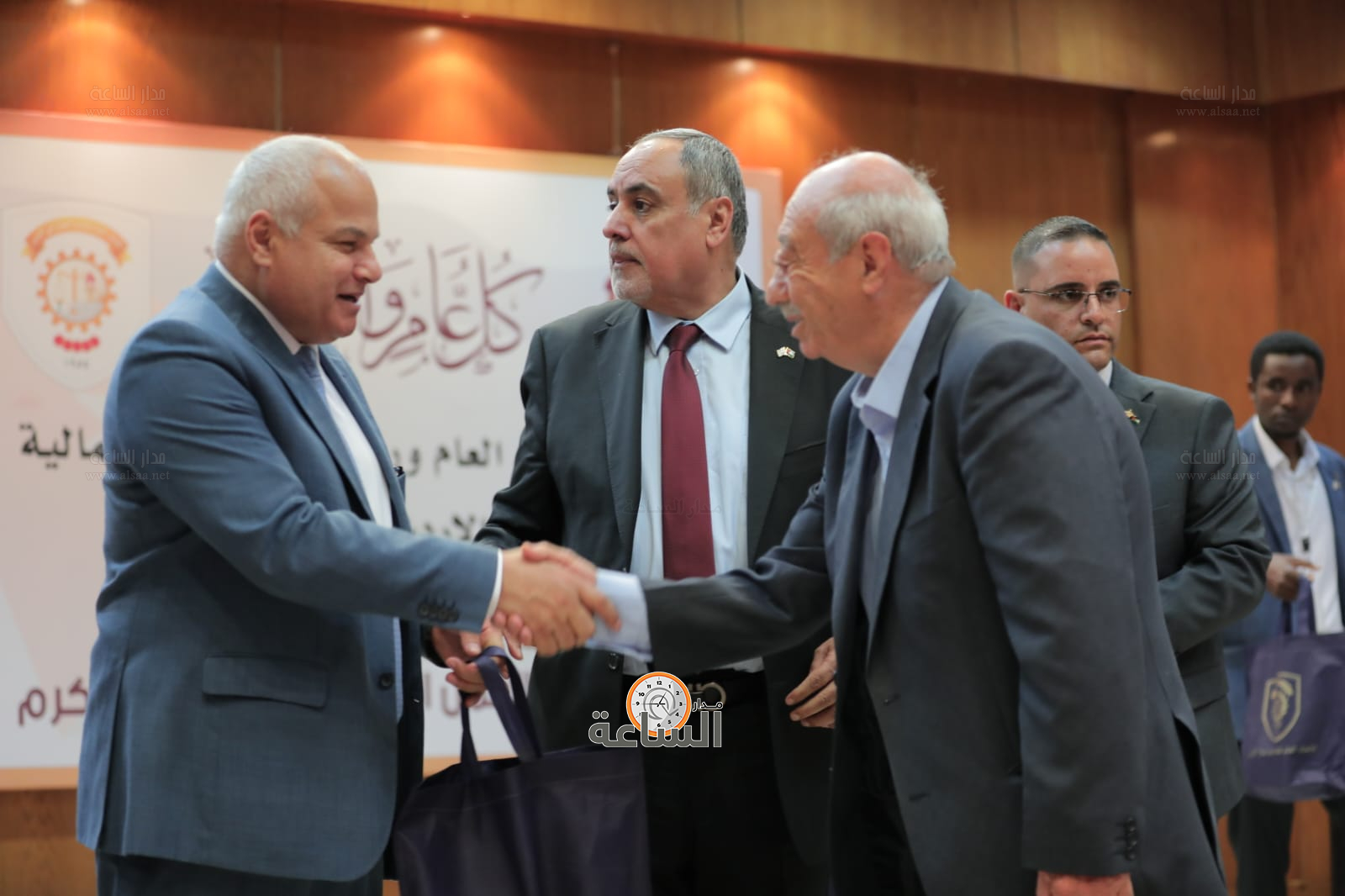 Madar Al-Saa Images 0.9839038876930386