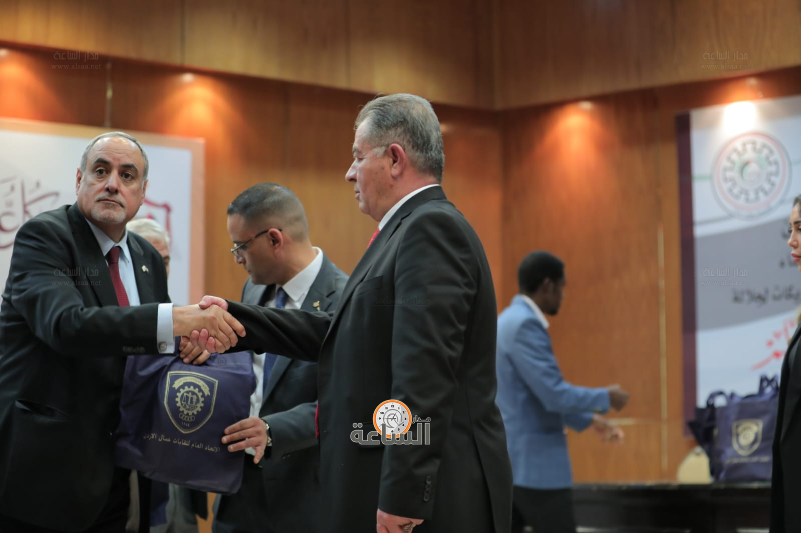 Madar Al-Saa Images 0.2697631406395221